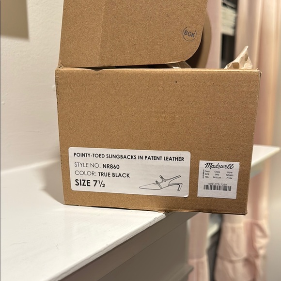 Madewell pointy toes sling backs in patent leather. - Picture 5 of 6